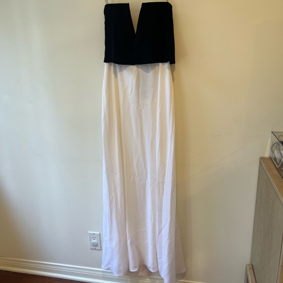 NWT BCBGMAXAZRIA Gown Size 2 - Picture 2 of 4